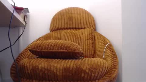 Lola online show from March 3, 3:04 pm