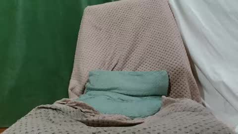 Lola online show from April 19, 6:10 pm