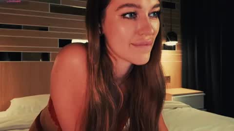 Lori online show from June 25, 8:43 pm