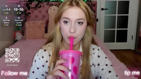 Lina online show from November 27, 4:10 pm