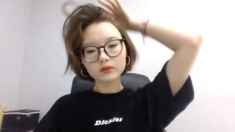 Snapshot of yanverfaille chatting on October 20, 7:55 am Lily online show from October 20, 7:55 am
