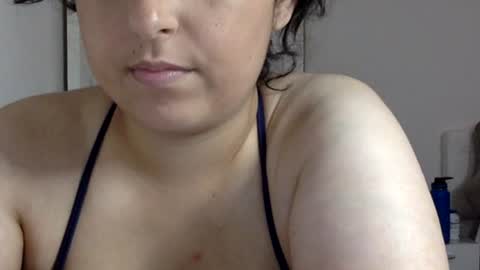 yasminebbyxx online show from July 30, 8:26 am
