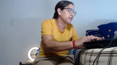 yaya____ online show from March 26, 11:39 pm