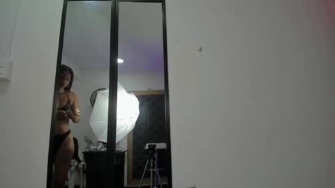 Snapshot of yayahilton chatting on February 8, 5:40 am YAYA online show from February 8, 5:40 am
