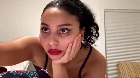 yazzydeleon online show from November 16, 8:49 am