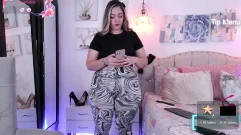 yellow_lily online show from December 27, 5:48 pm