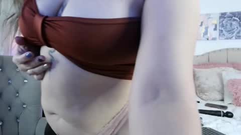 yellow_lily online show from February 11, 5:18 pm