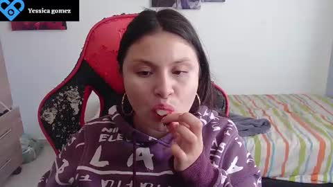 yessica_gomez01 online show from July 13, 8:09 pm