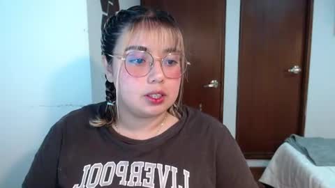hii i am yini online show from July 15, 2:05 am