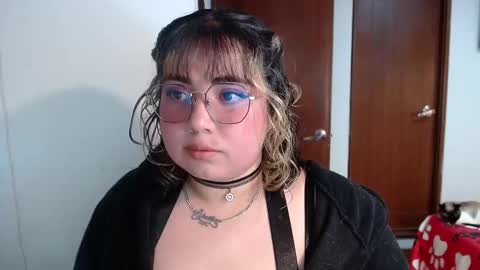 hii i am yini online show from March 16, 3:09 am