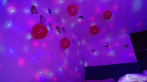 Yiny online show from February 13, 5:37 am