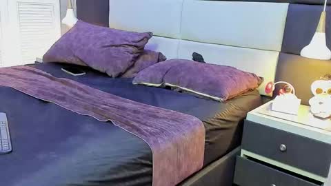 yiyisandoval online show from January 10, 11:31 pm