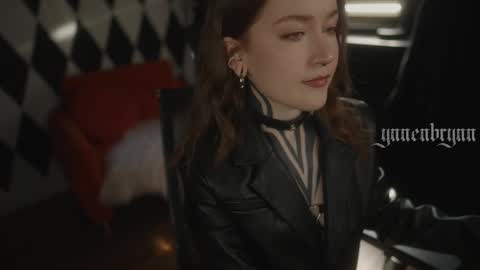 ynnenbrynn online show from April 3, 10:13 am