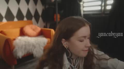 ynnenbrynn online show from February 3, 5:05 am