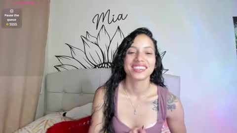 Snapshot of your_beck chatting on February 27, 5:34 am mia3 online show from February 27, 5:34 am