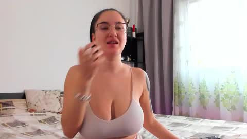 your_bustygirl online show from October 26, 8:10 am