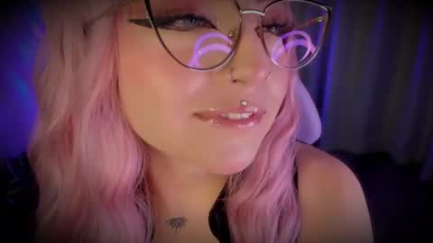 Cami independent model online show from June 21, 9:35 am