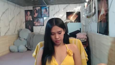 your_twinkletoes18 online show from May 6, 9:19 pm