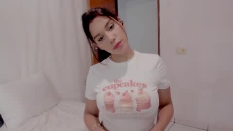 Snapshot of yourbonie chatting on December 12, 9:40 am insta yourboniee online show from December 12, 9:40 am