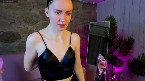 yourcutefoxy online show from February 17, 1:38 am