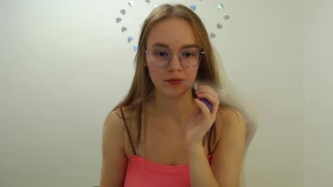 Snapshot of yourdreamray chatting on October 4, 5:28 pm Lana online show from October 4, 5:28 pm