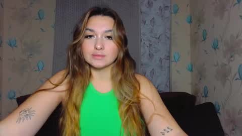 Snapshot of youremily_xx chatting on October 4, 8:02 pm Emily online show from October 4, 8:02 pm