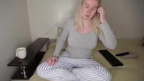 Iamyourdream online show from April 16, 10:56 pm