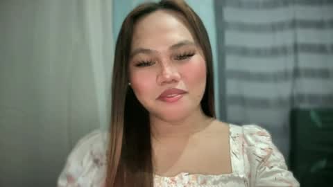 yourhotgirl_lyn online show from June 27, 12:22 pm