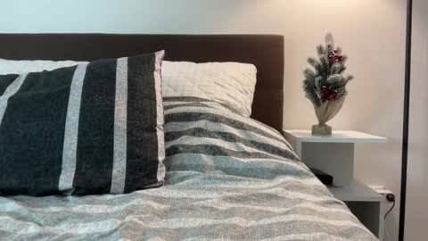 yourlittlesunrise_ online show from January 16, 6:31 am