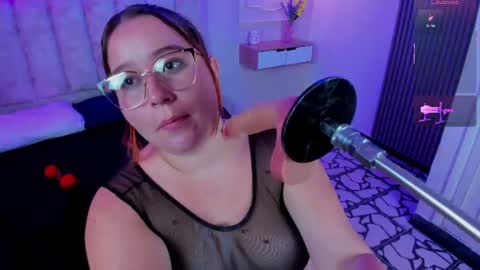 CHLOE online show from July 28, 4:39 pm