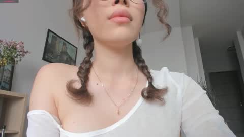 youre meyy online show from November 12, 8:34 am