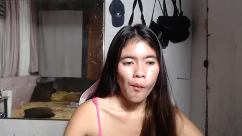 Snapshot of yoursweet_asian20 chatting on December 20, 9:32 am Maddie online show from December 20, 9:32 am