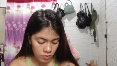Snapshot of yoursweet_asian20 chatting on February 16, 12:32 am Maddie online show from February 16, 12:32 am