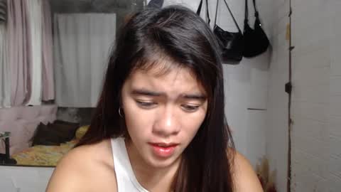 Snapshot of yoursweet_asian20 chatting on December 5, 11:40 pm Maddie online show from December 5, 11:40 pm