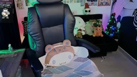    rawr   Anne Independent model      online show from December 23, 2:37 am