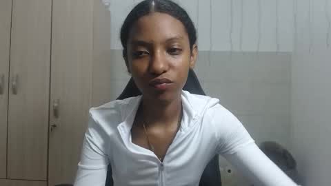 Snapshot of yukari_pr chatting on October 7, 2:05 am YUKARI online show from October 7, 2:05 am