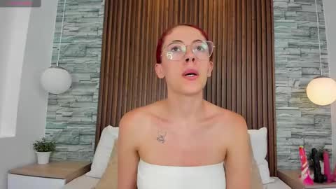 yulievans online show from October 3, 1:27 pm