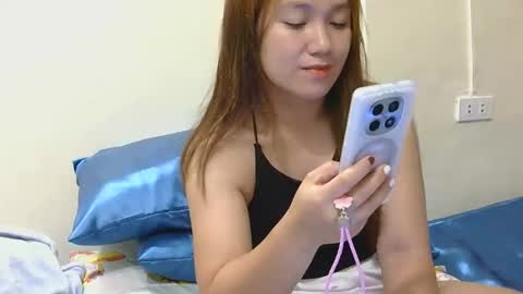 yummyclaya online show from May 21, 4:43 am