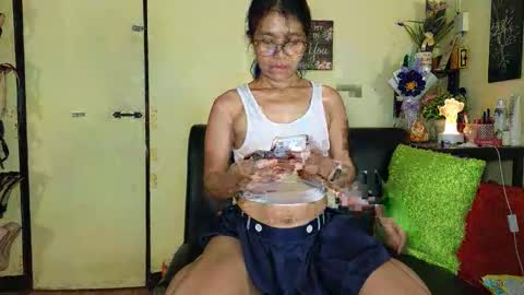 Snapshot of yummylheng chatting on October 6, 5:57 am yummylheng online show from October 6, 5:57 am
