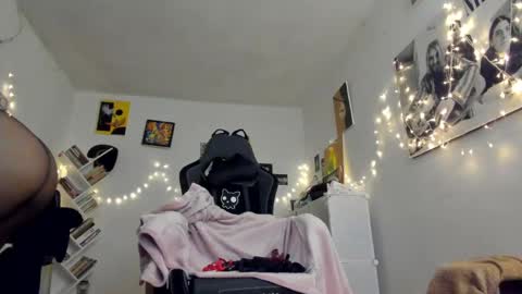 paola online show from February 22, 11:32 pm