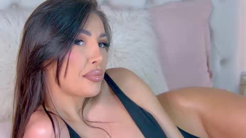 Laura online show from December 20, 10:52 am