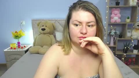 zannadreil online show from March 12, 7:02 am