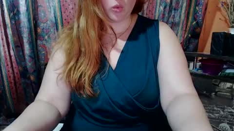 Snapshot of zara_red chatting on February 14, 10:07 am Kate. if im not here im here foxy red333 online show from February 14, 10:07 am