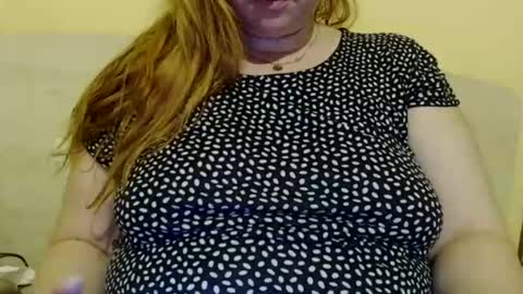 Snapshot of zara_red chatting on February 18, 1:00 pm Kate. if im not here im here foxy red333 online show from February 18, 1:00 pm