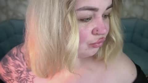 Lola online show from April 13, 8:20 pm