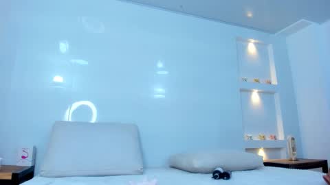 Zenda Evans online show from November 5, 4:40 am