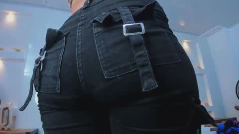 Zenda Evans online show from March 25, 4:17 am