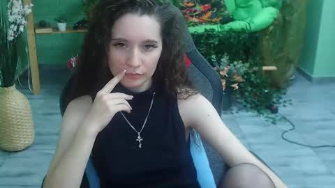 zianichols online show from February 18, 8:37 pm