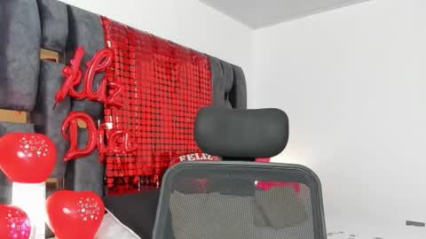 ziataylor online show from February 14, 4:09 pm