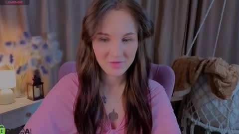 Zlata  Mon Tue Thu Fri Sun Sa GMT 3 0000pm - 0600pm  online show from January 18, 9:05 am